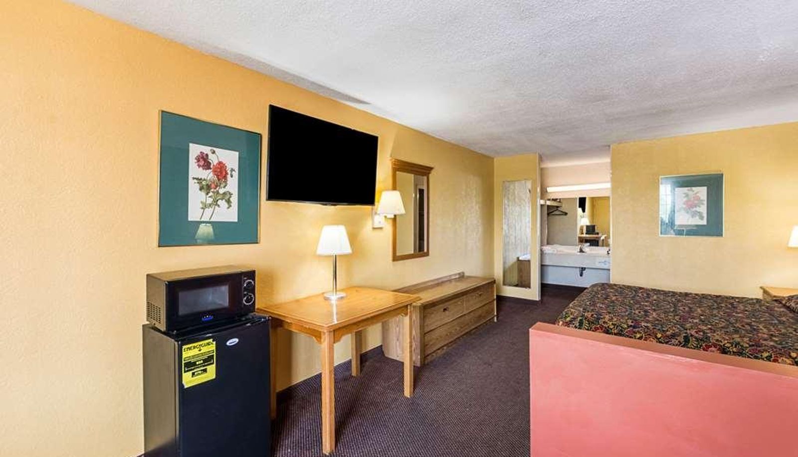 Apartment - Econo Lodge Inn and Suites
