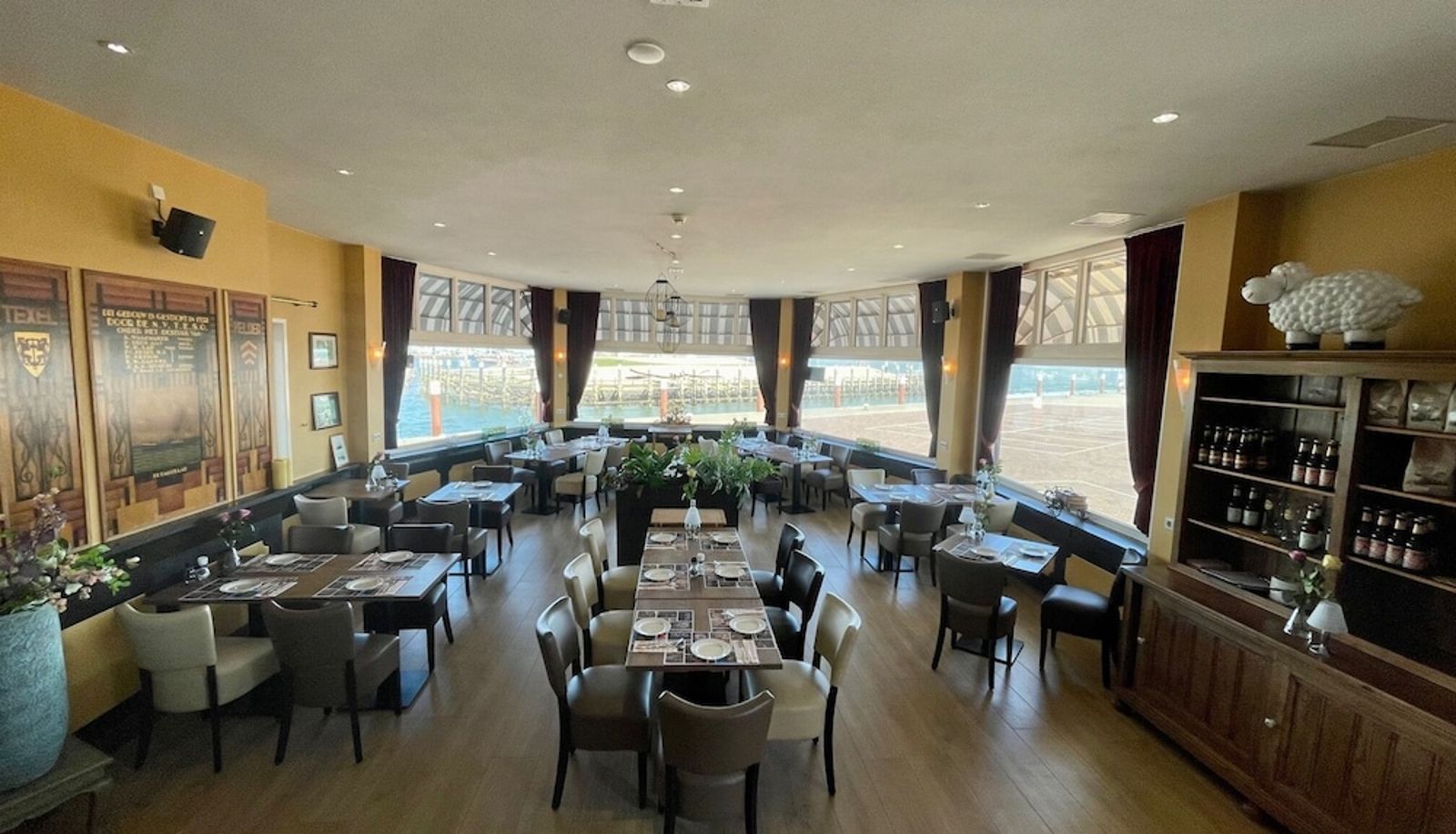 Restaurant - At Sea