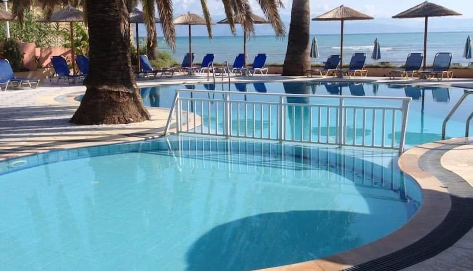 Piscina - Maria' s Beach Apartments
