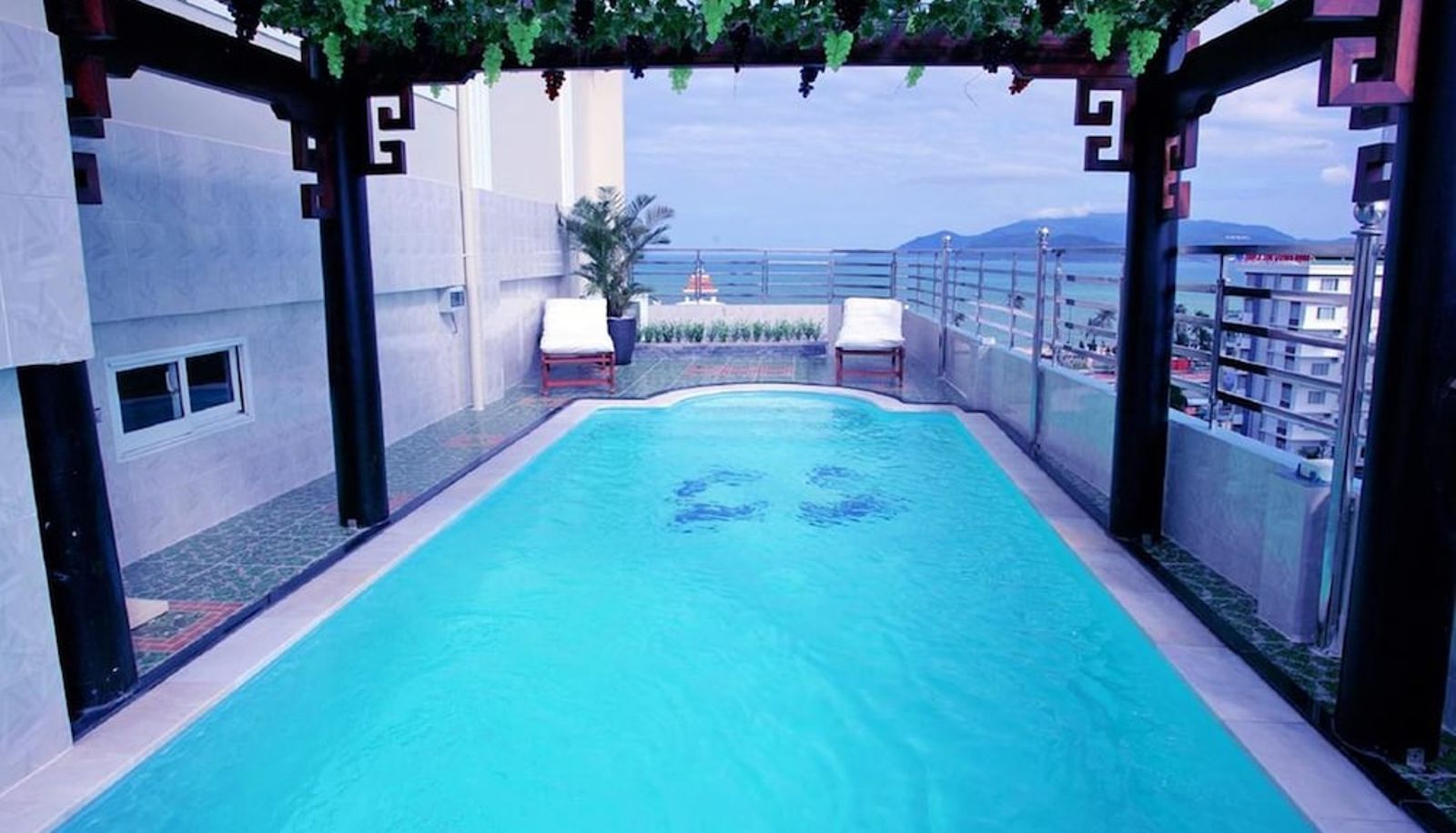 Piscine - Nice Swan Hotel