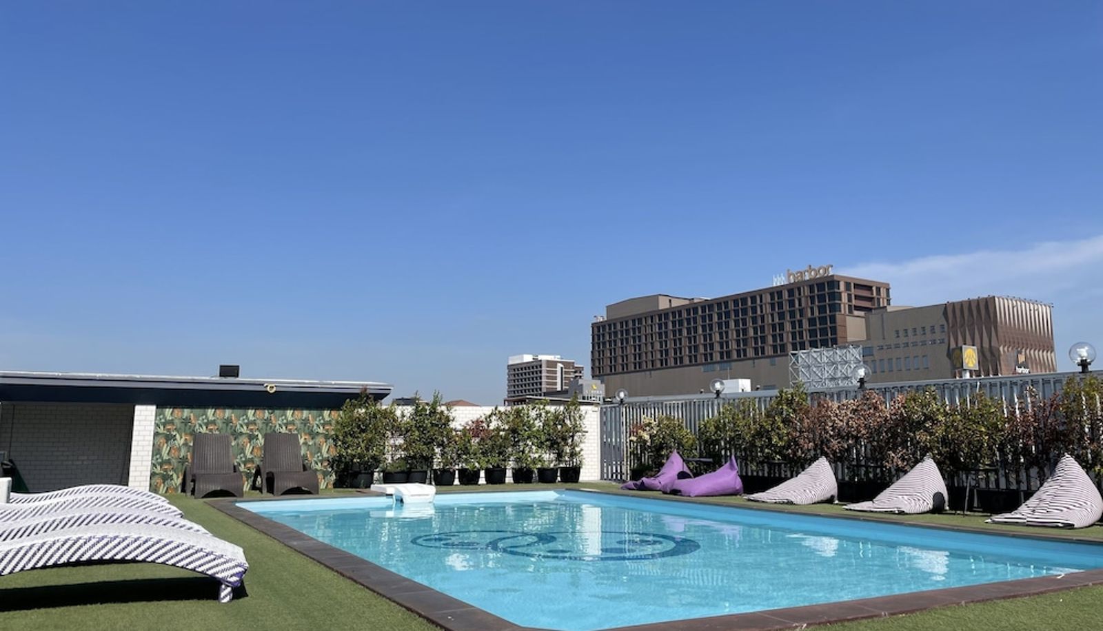 Piscine - Embryo Hotel