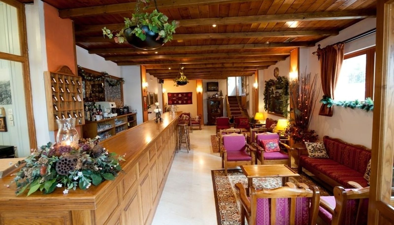 Reception - To Balcony tis Agorianis