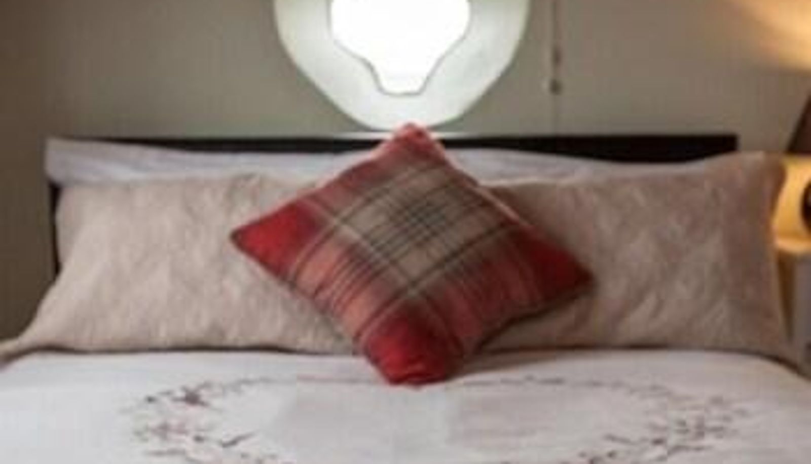 Camera standard - Thistledown House B&B