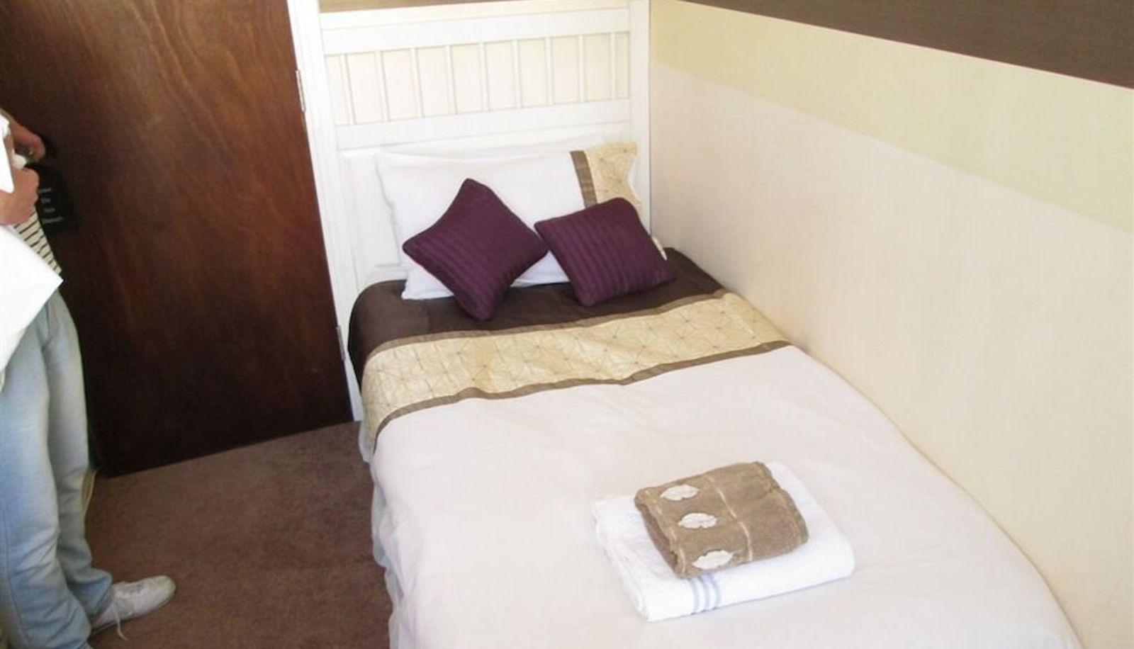 Info - The Garnett Hotel