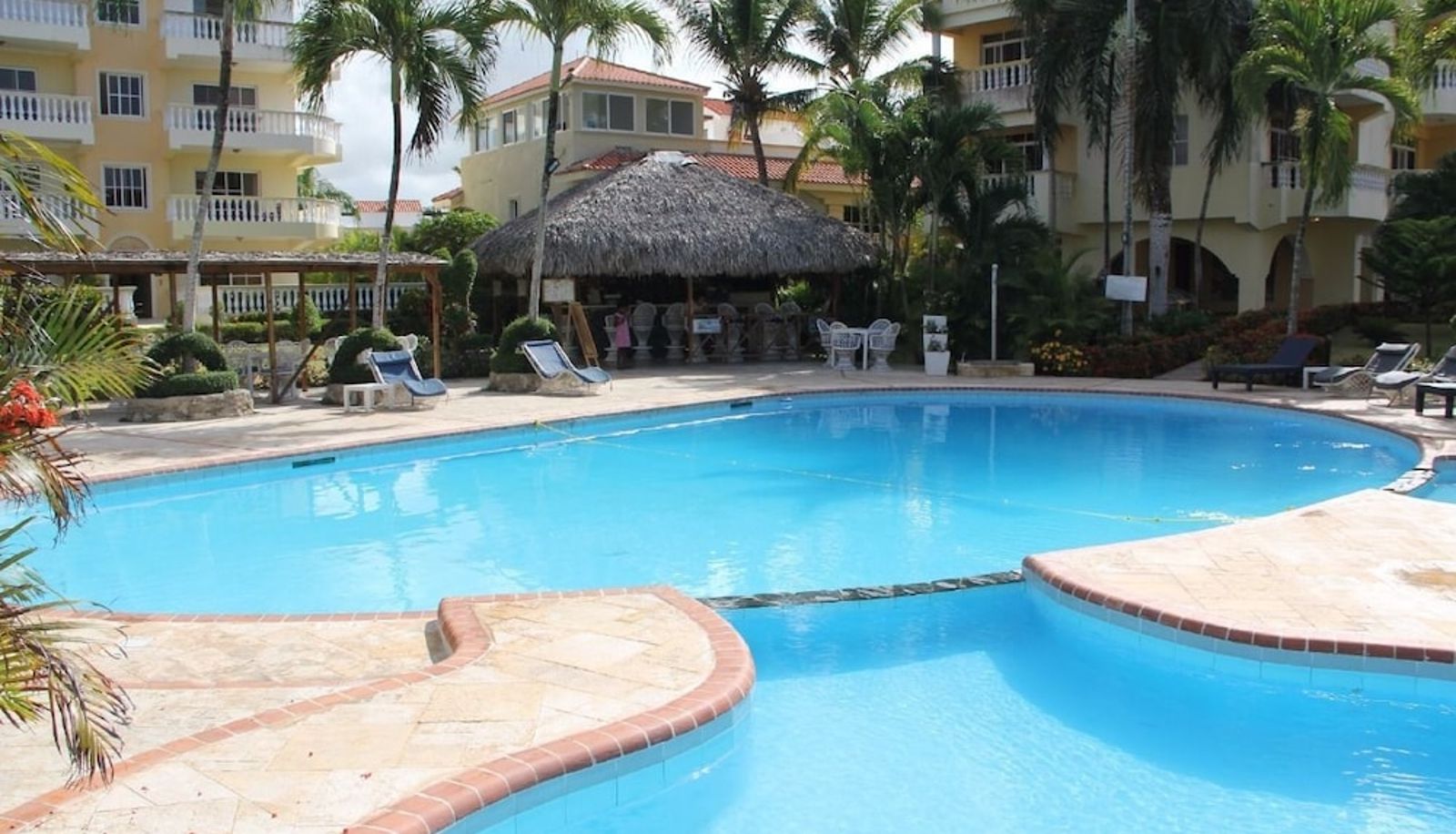 Piscina - Residencial Las Palmeras