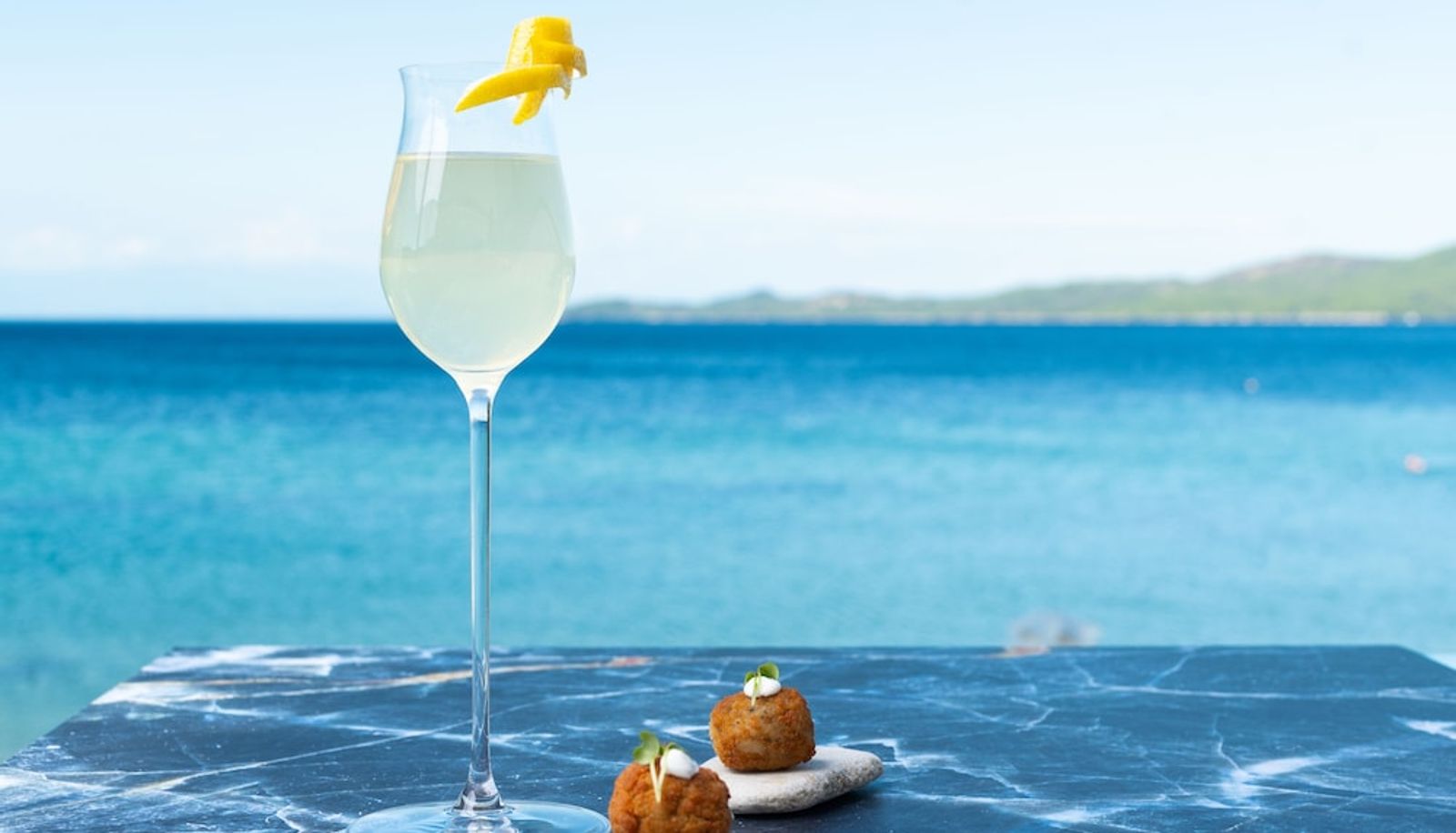 Bar - Avaton Luxury Beach Resort - Relais & Chateaux