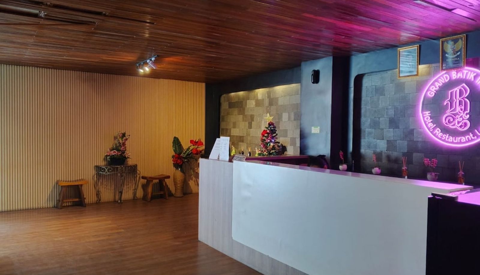 Reception - Grand Batik Inn