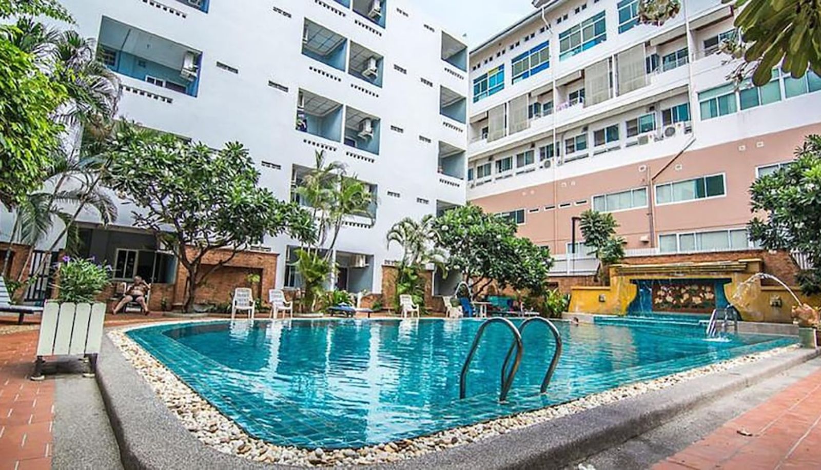 Zwembad - Sutus Court 4