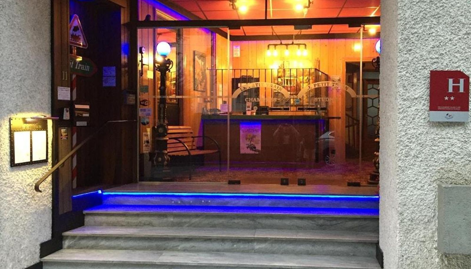 Zewnętrzna część hotelu - Aparthotel le petit train
