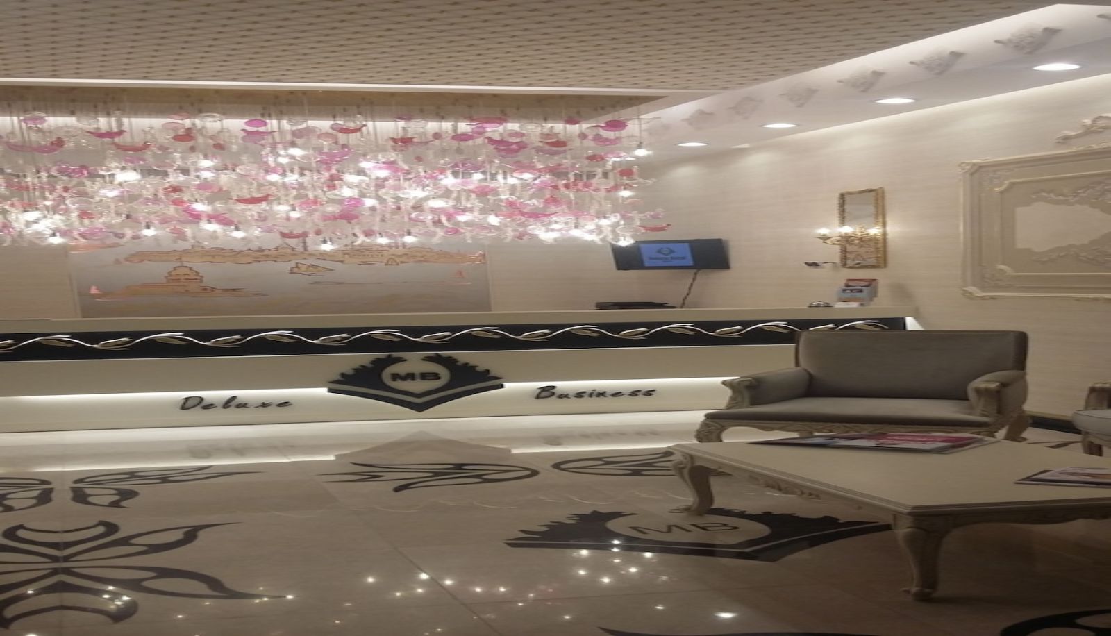 Recepción - MB Deluxe Hotel