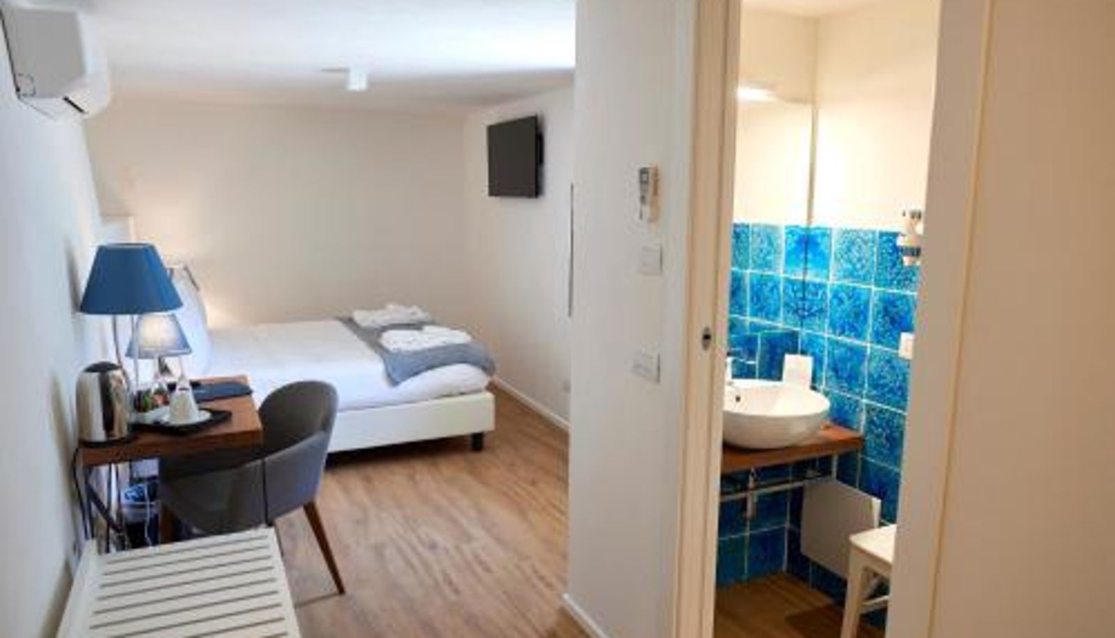 Room - Sopra Le Mura