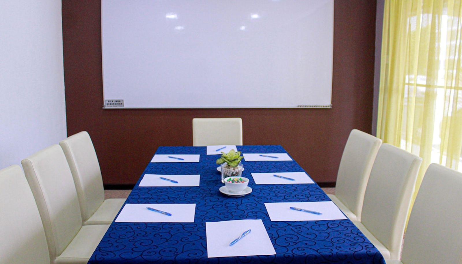 Meetingzimmer - Desa Queenspark Hotel