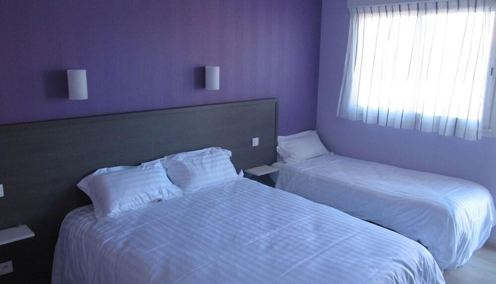 Dreibettzimmer - Hôtel Cantal Cottages