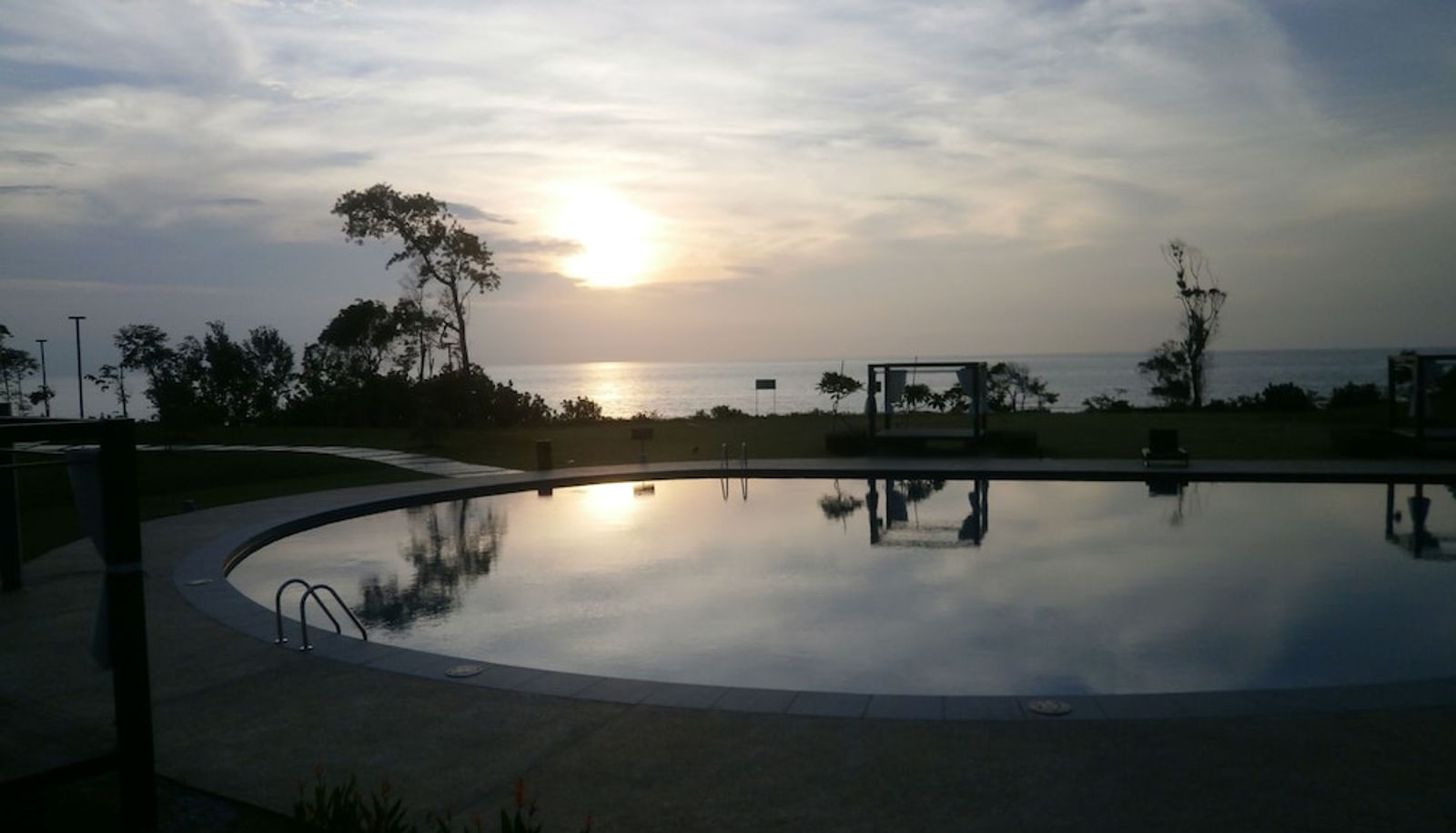 Piscina - Samalaju Resort Hotel