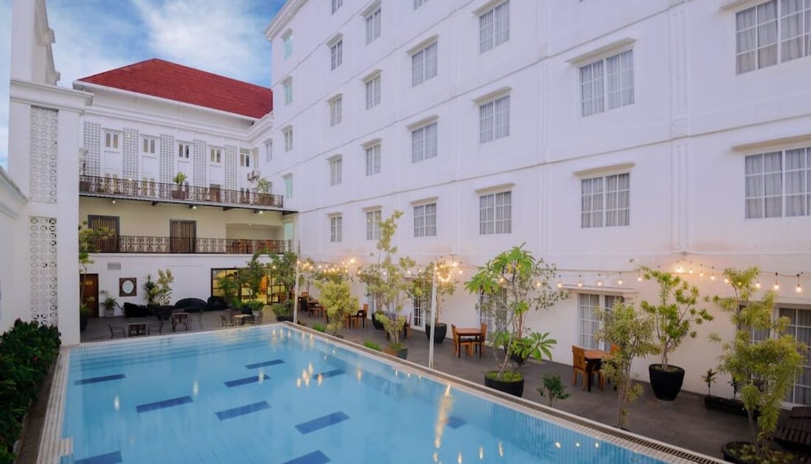 Zwembad - D'Senopati Malioboro Grand Hotel