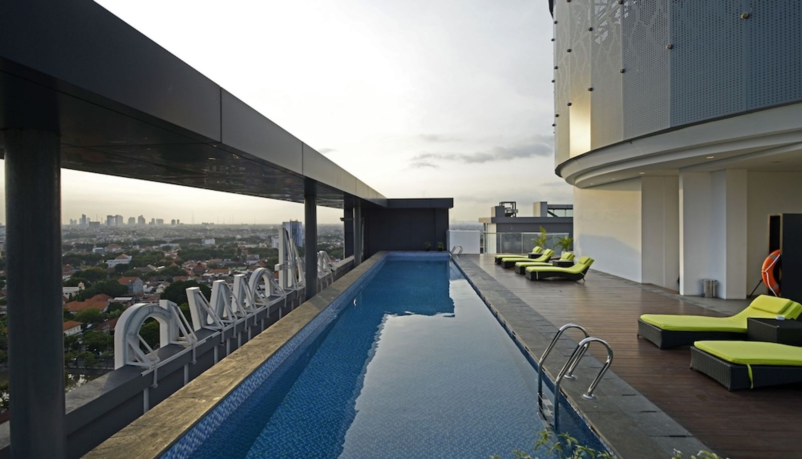 Piscine - Midtown Residence Surabaya