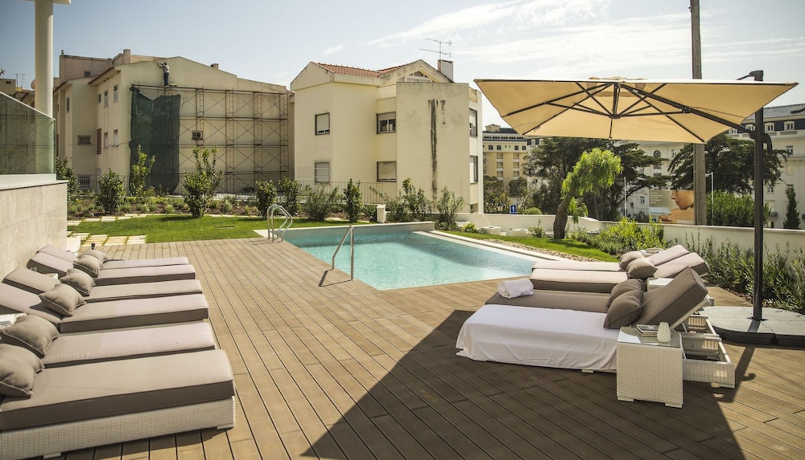 Piscina - Somewhere Estoril Guesthouse
