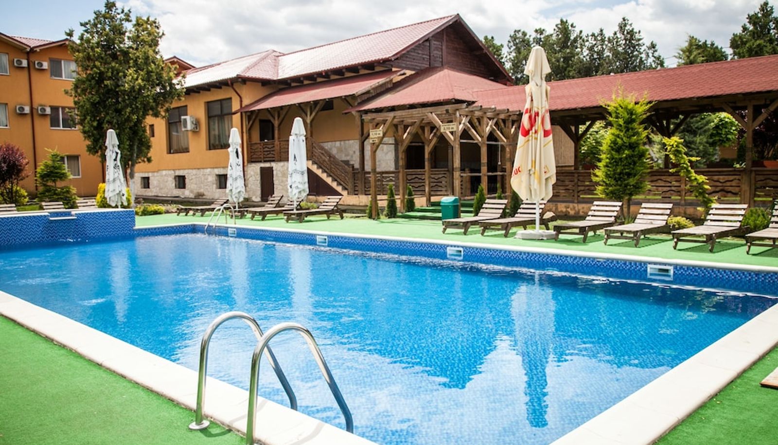 Piscina - Hotel Mondial