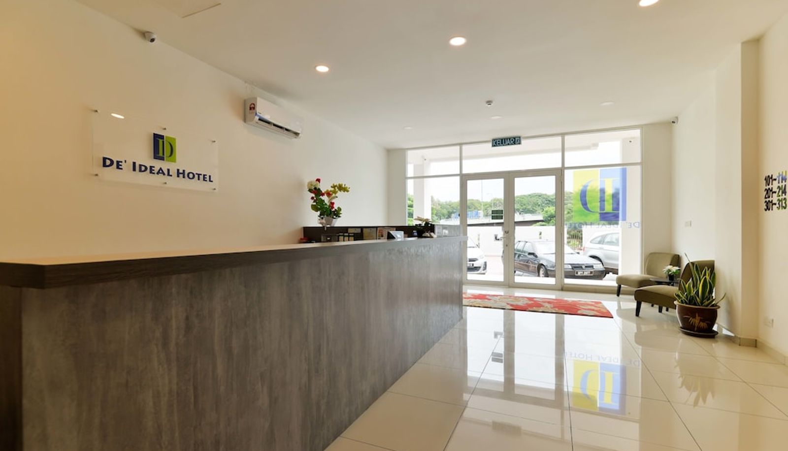 Reception - De Ideal Hotel