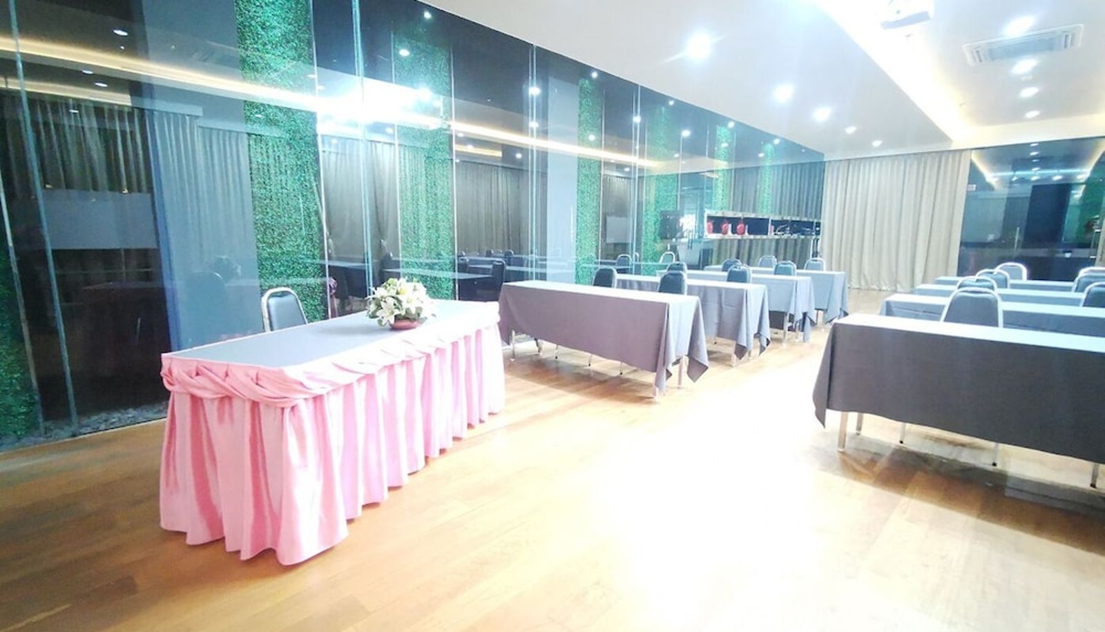 Meeting room - The Pat Hotel