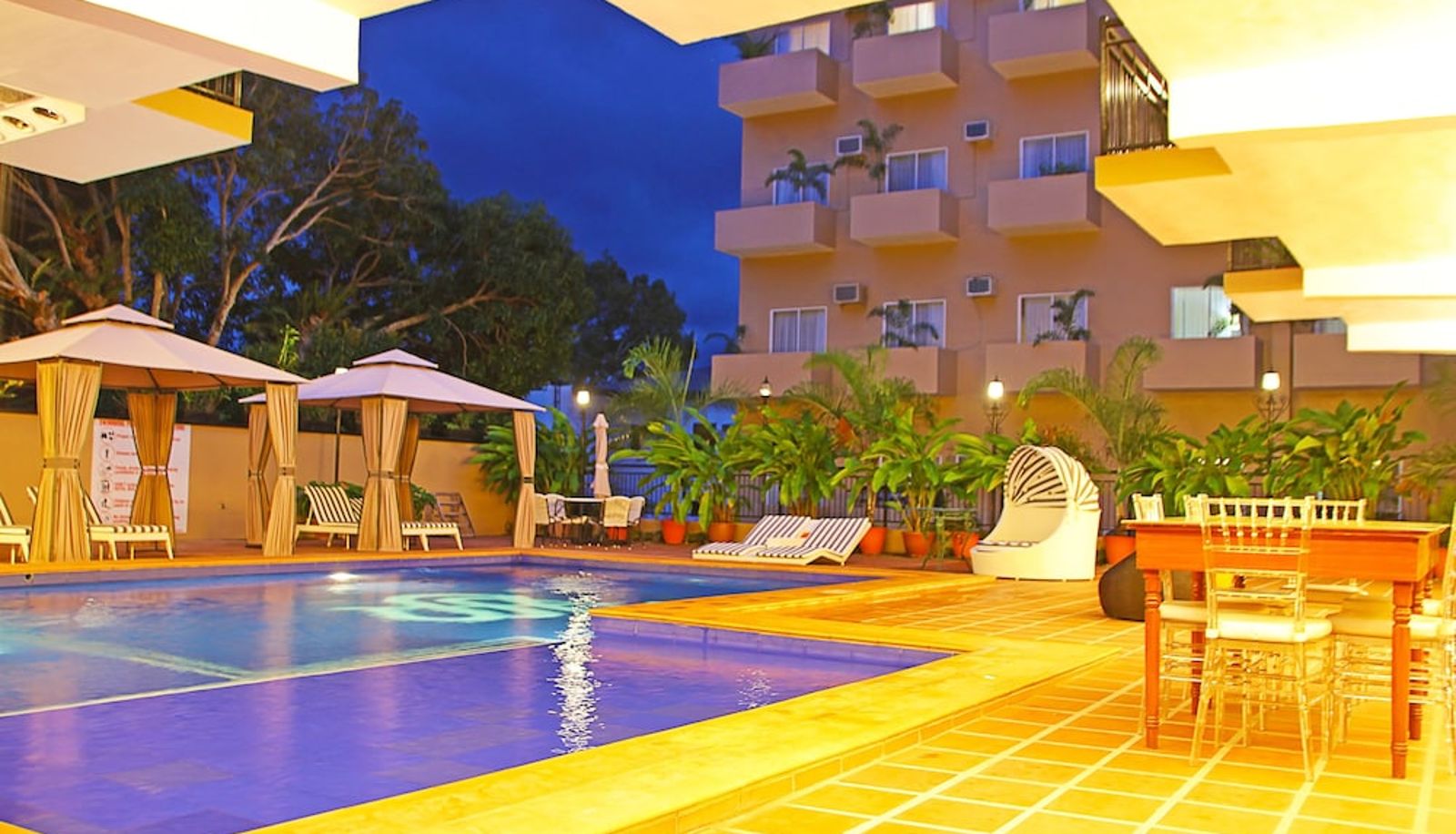 Piscina - Sierra Hotel