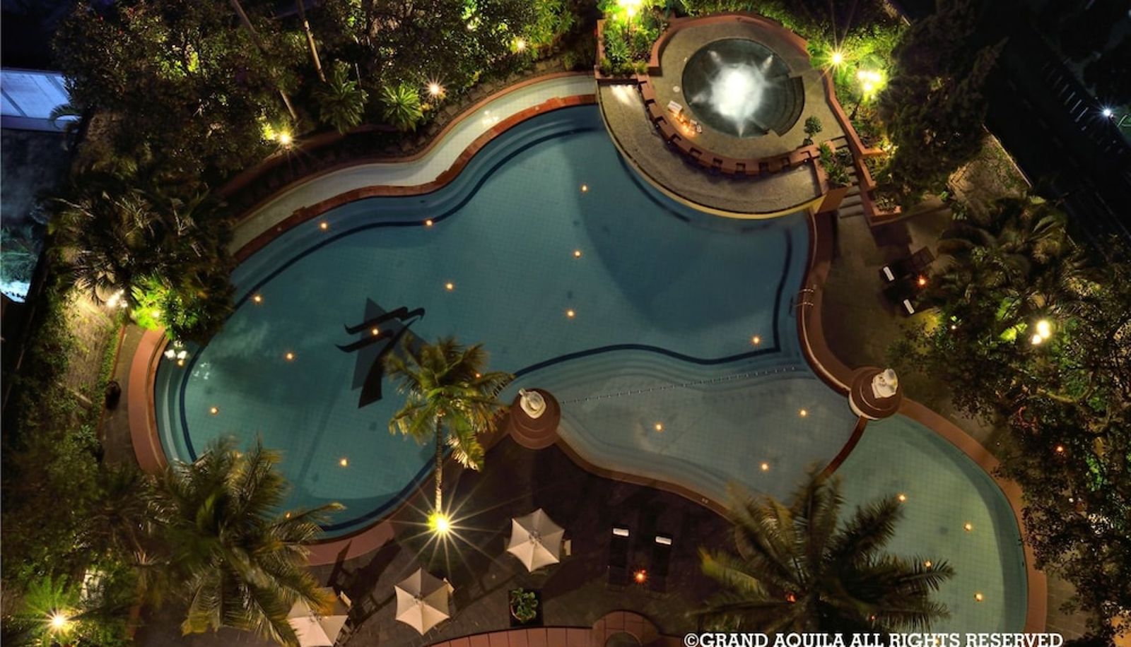 Zwembad - Grand Aquila Hotel Bandung
