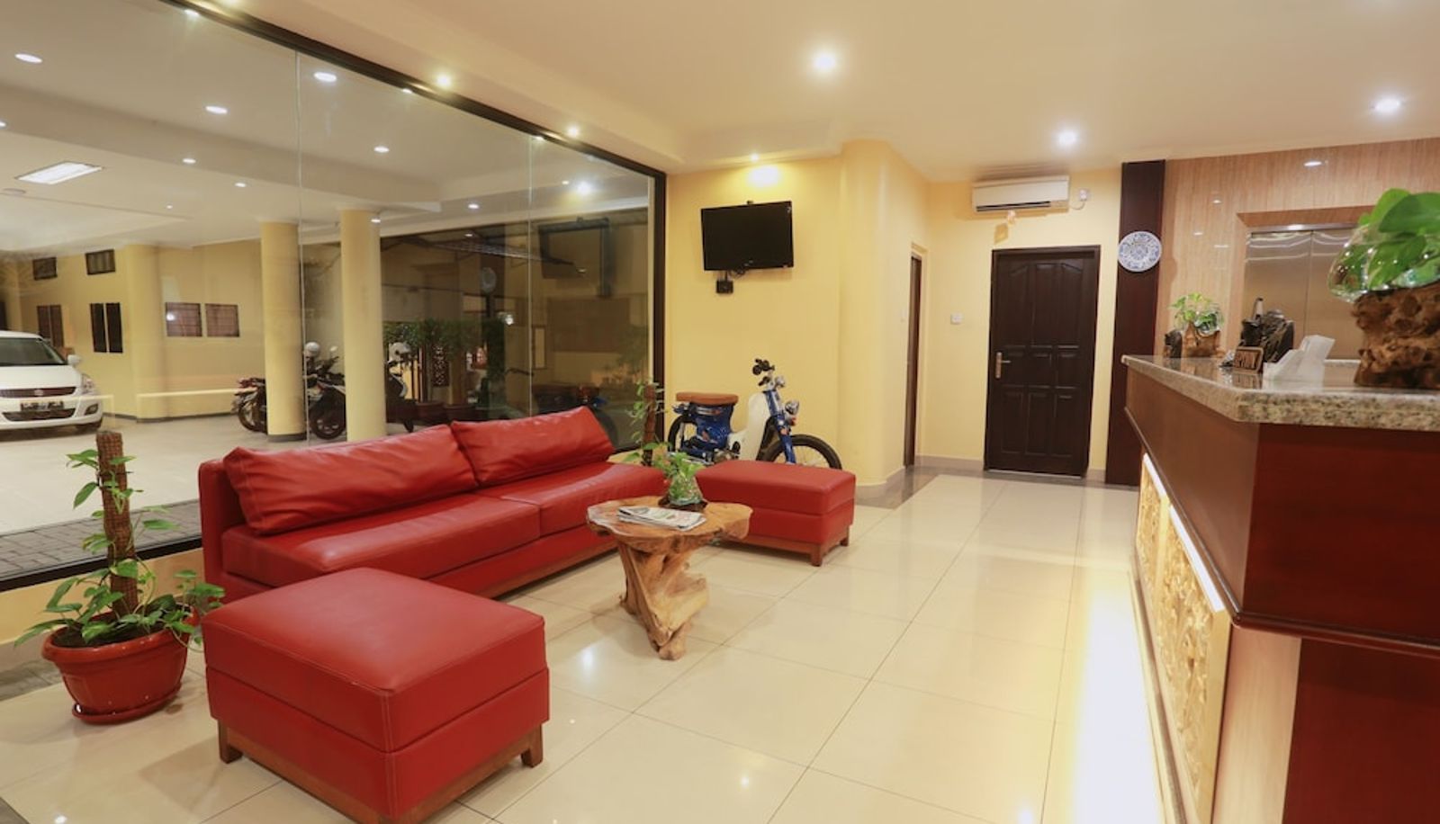 Hall - Hotel Intansari