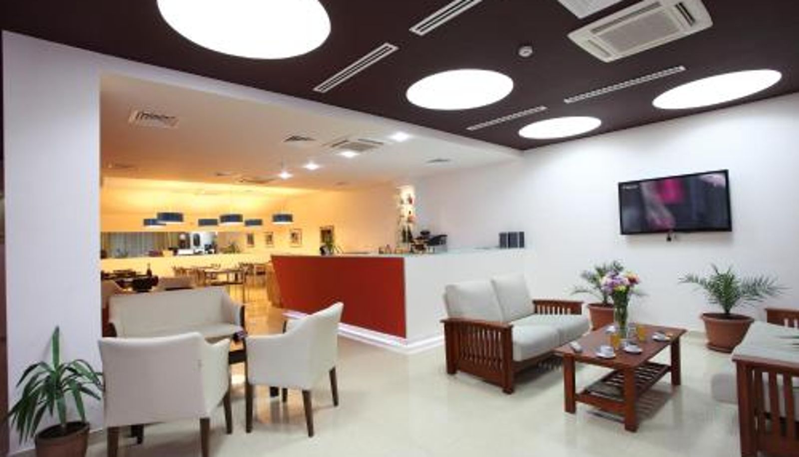 Breakfast room within the restaurant - Cascade Hotel