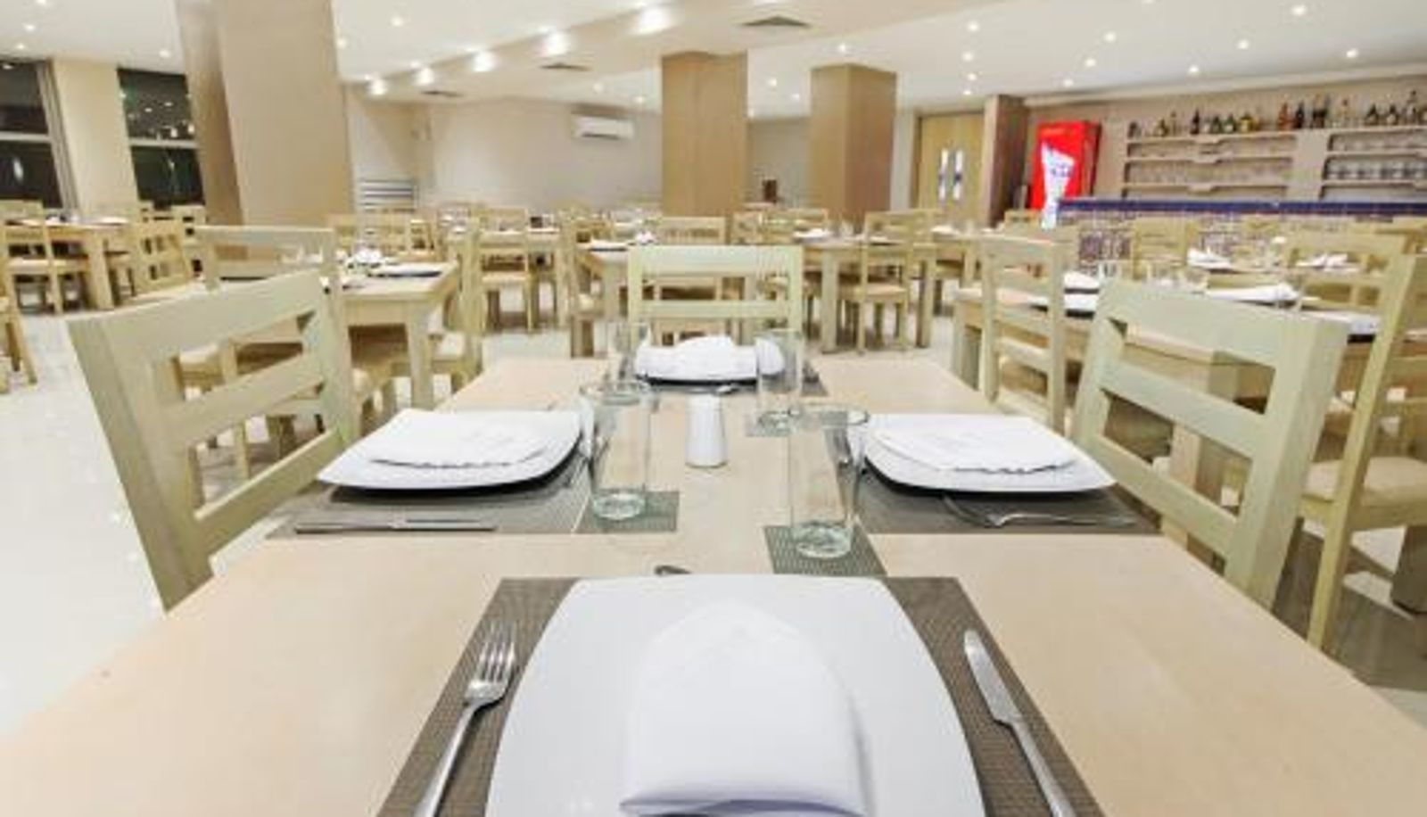 Frühstücksraum innerhalb des Restaurants - Ribai Hotels - Barranquilla