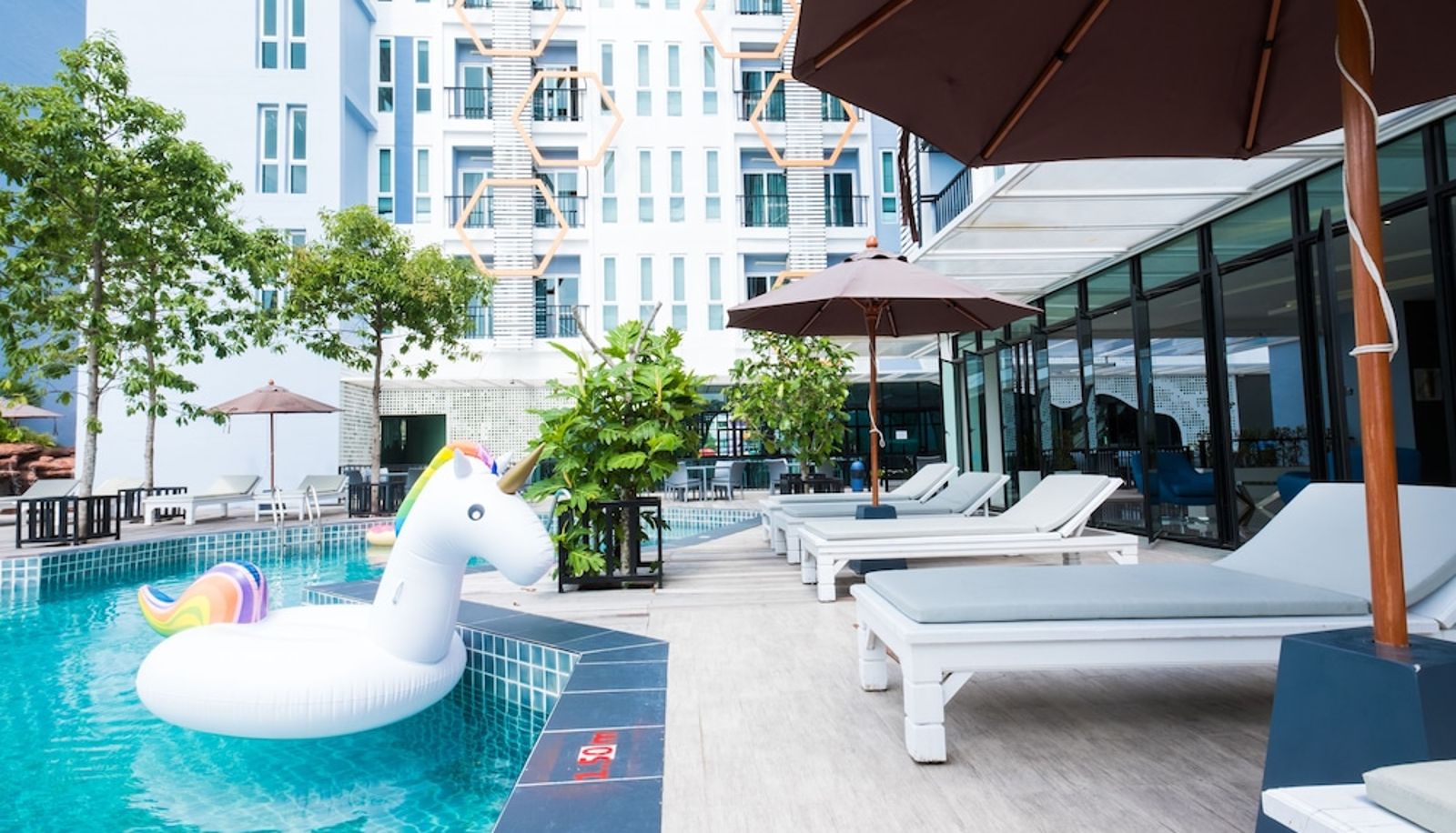 Zwembad - P Plus Hotel