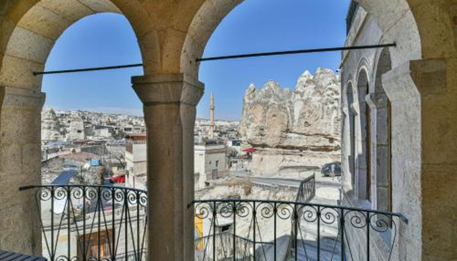 Terasse - Elegance Cave Suites & Restaurant