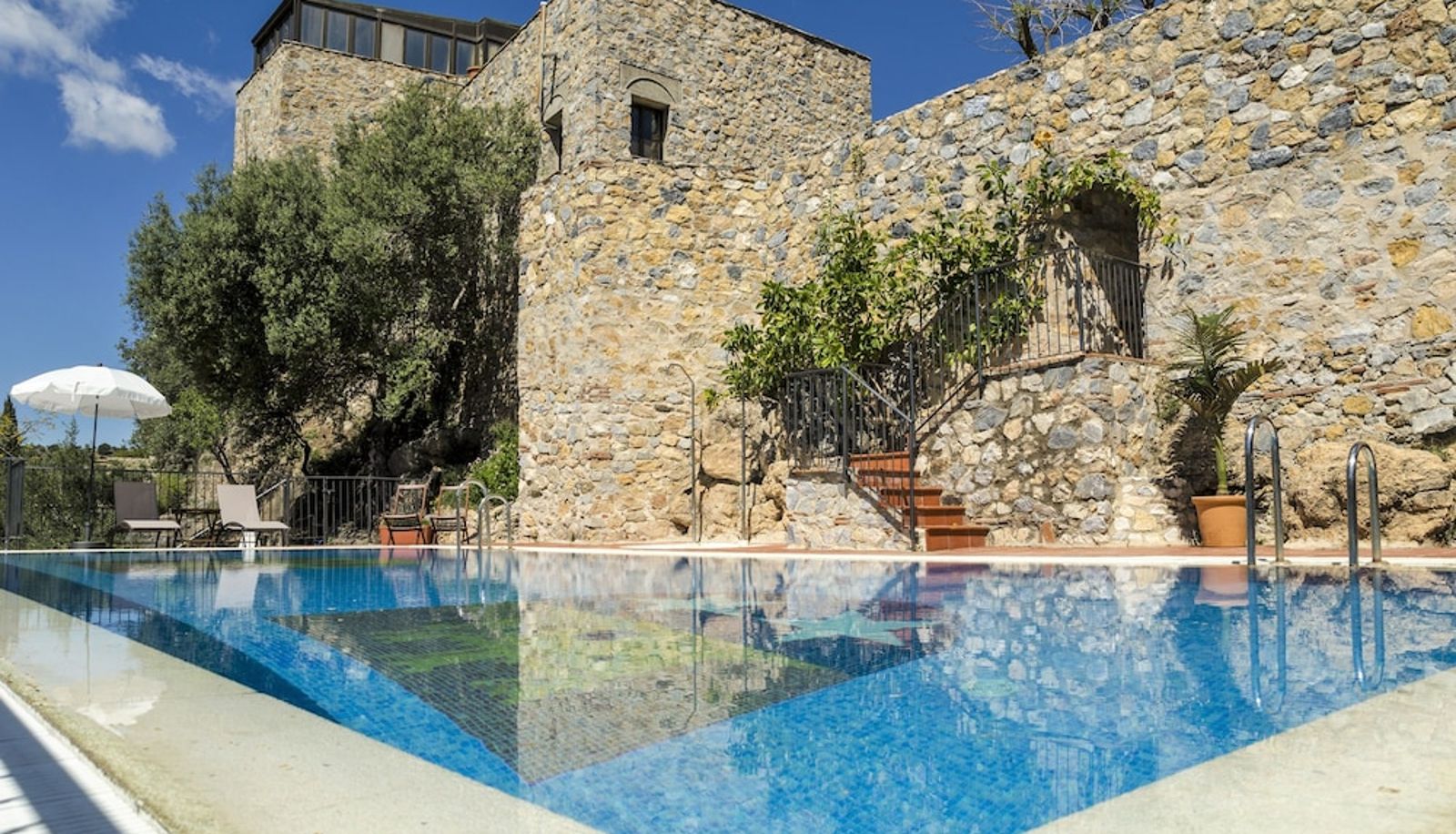 Piscina - Hotel Castillo de Monda