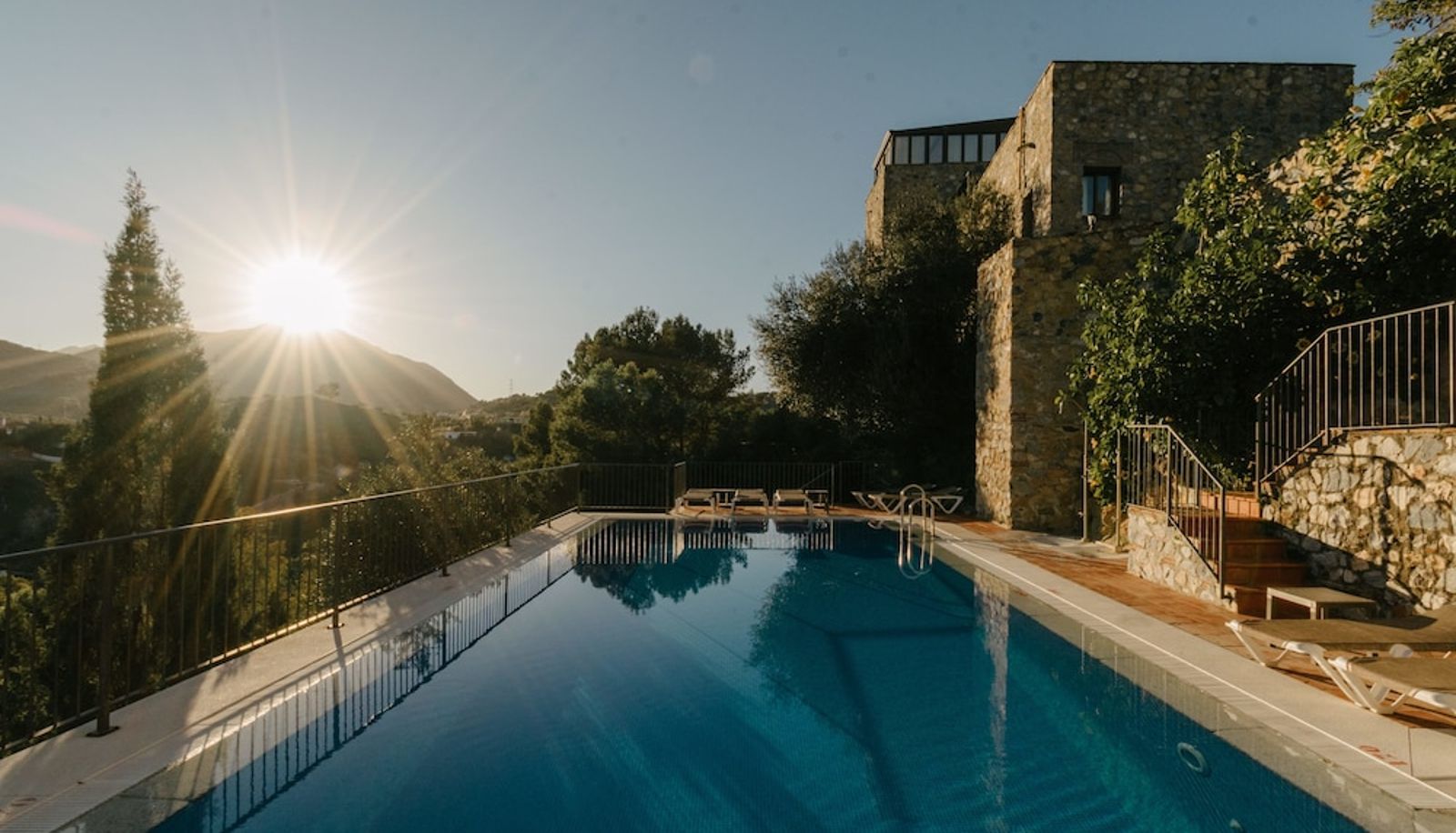 Piscina - Hotel Castillo de Monda