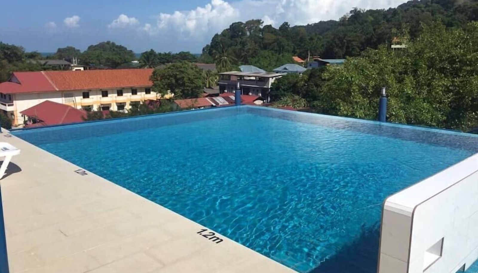 Piscine - MNY Hotel & Resort