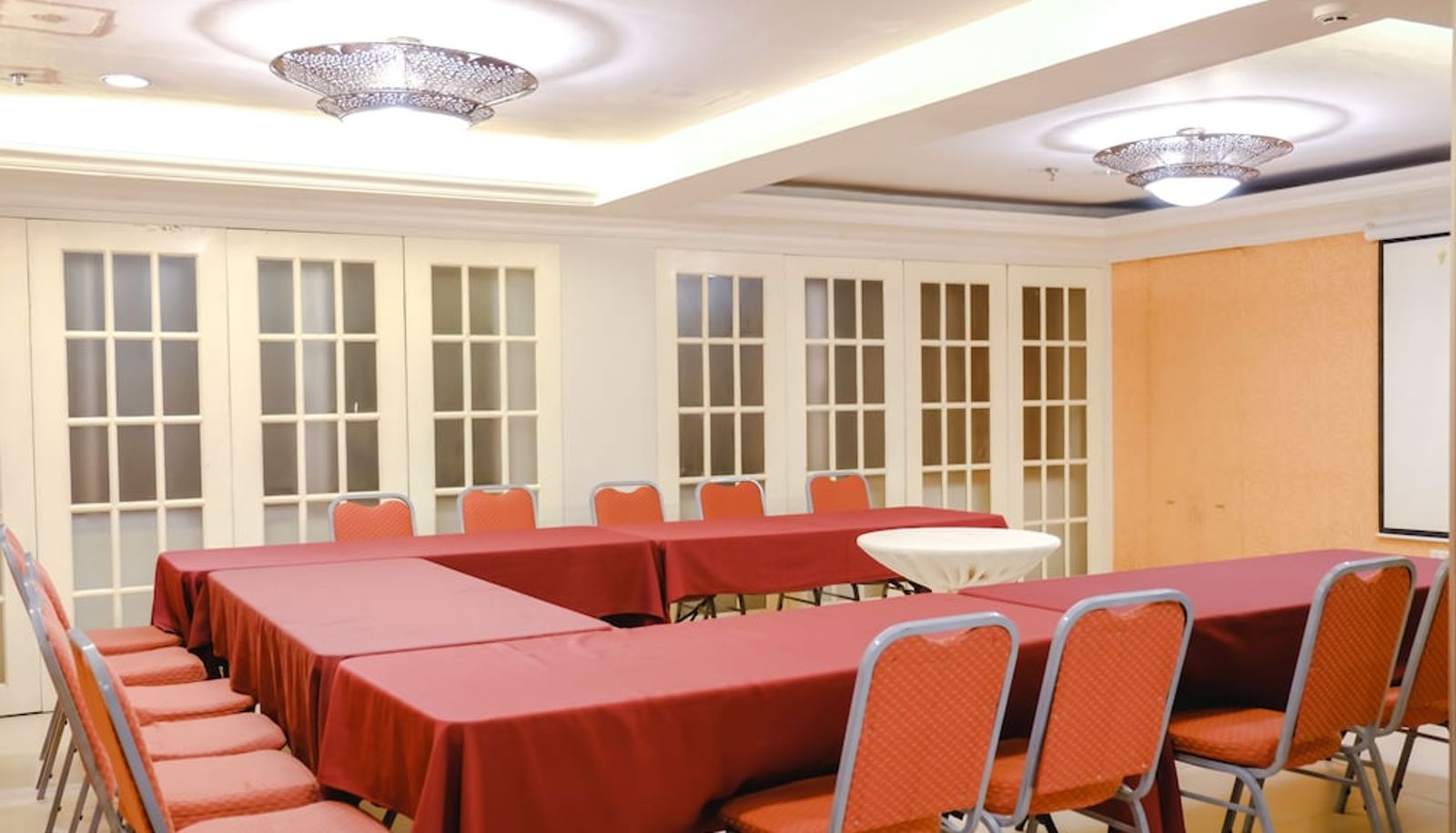 Sala de reuniones - De Luxe Hotel