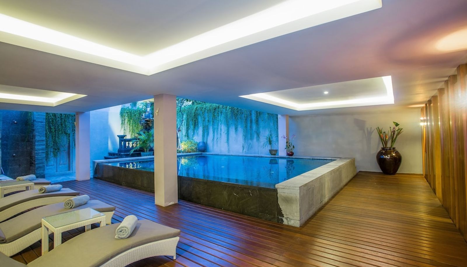 Piscina - Mahalaksmi Boutique Hotel