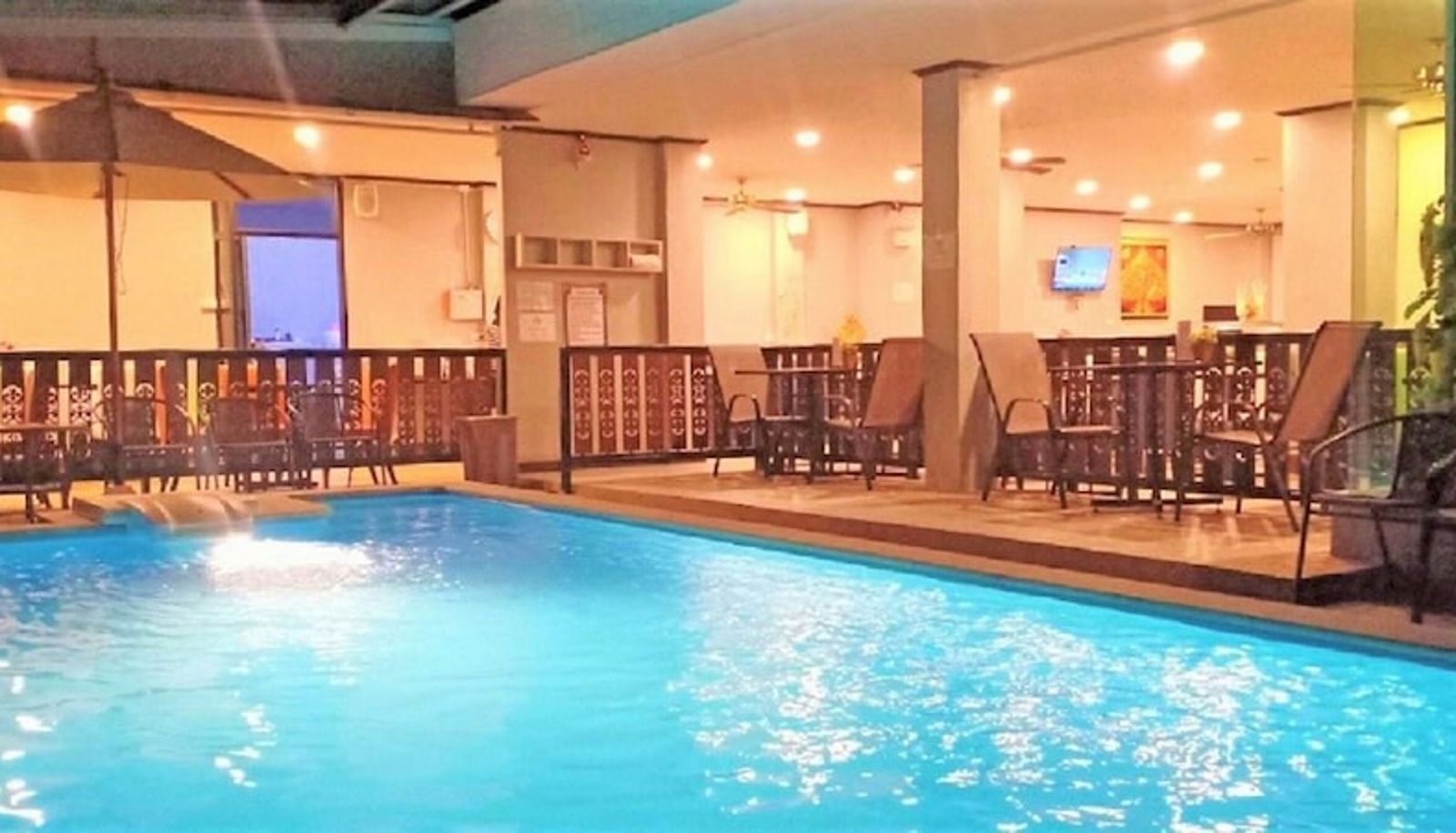 Basen - Ratana Hotel