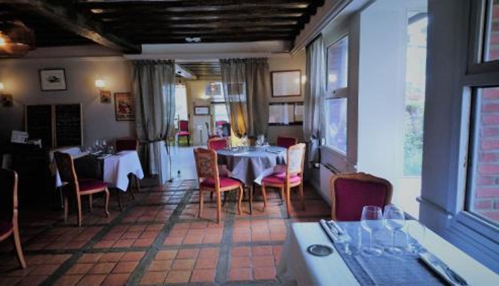 Frühstücksraum innerhalb des Restaurants - L'auberge Du Cochon D'or