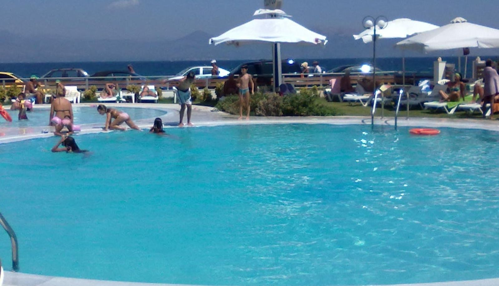 Zwembad - Hotel Flisvos