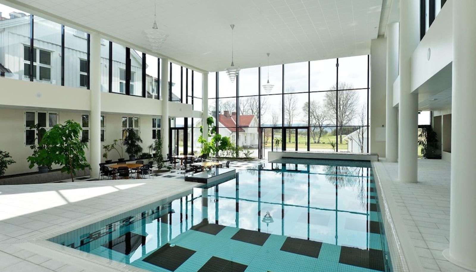 Piscina - Elton Hotel
