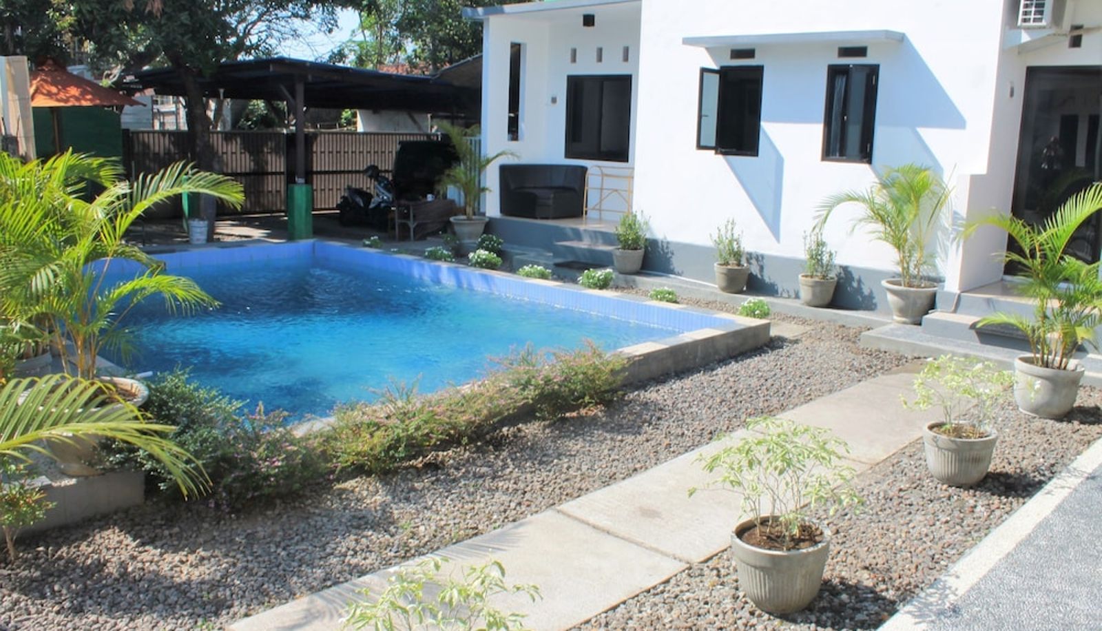 Piscine - Yuliana Homestay