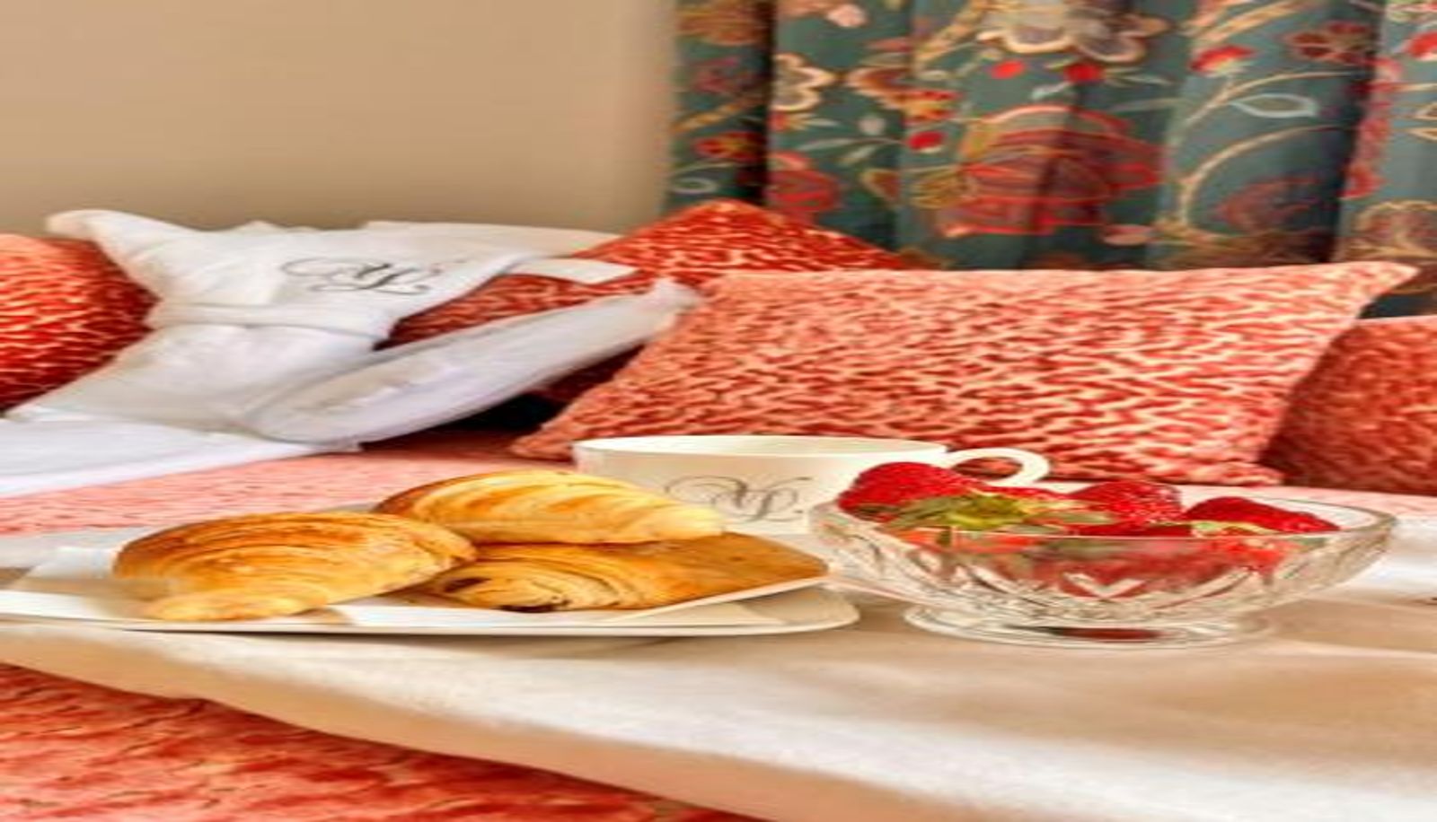 Salle de petit-déjeuner dans le restaurant - Villa Lara Hotel