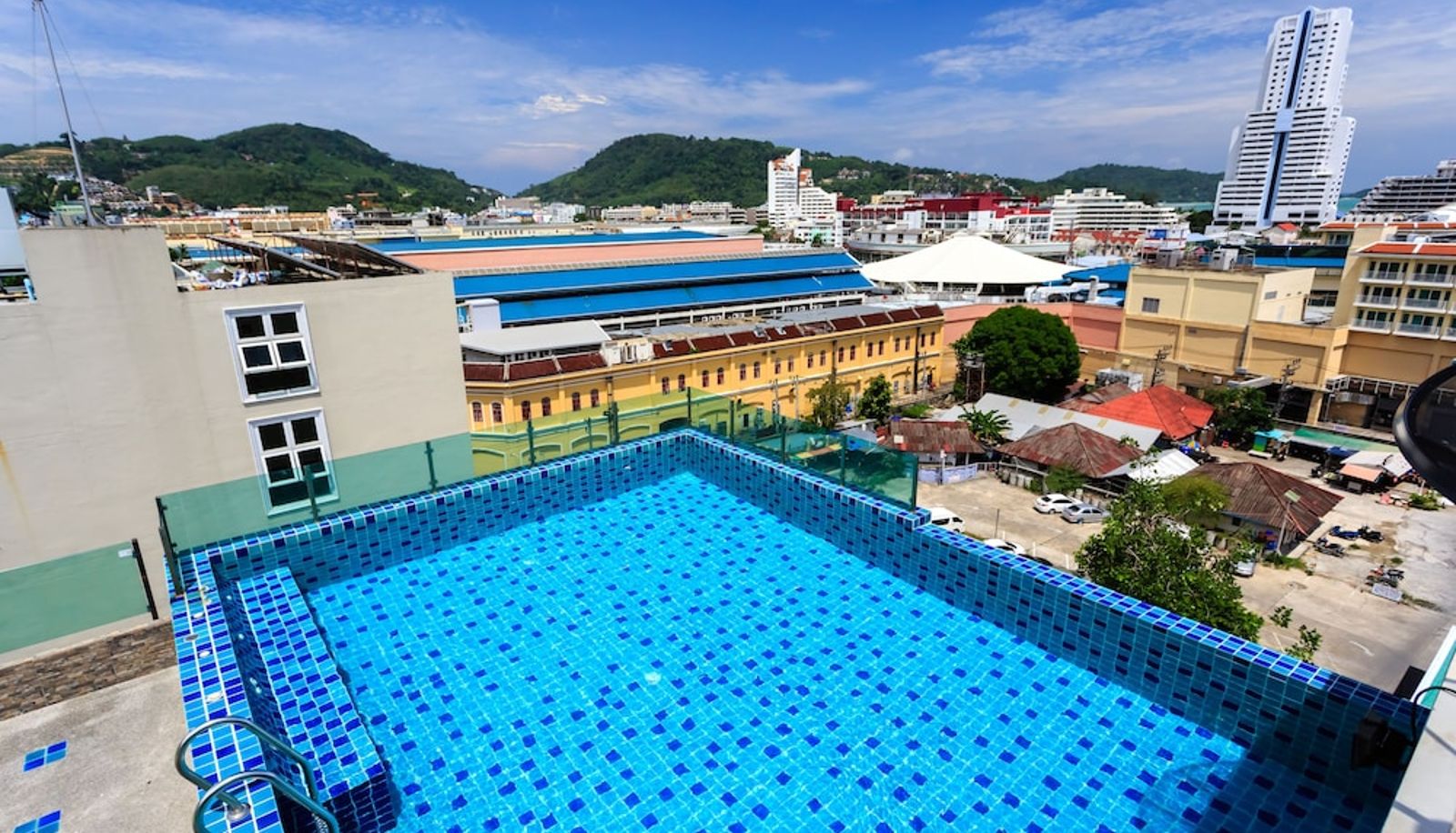 Basen - 77 Bangla Hotel