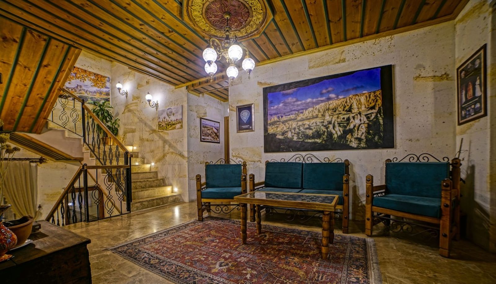 Hall - Milat Cave Hotel