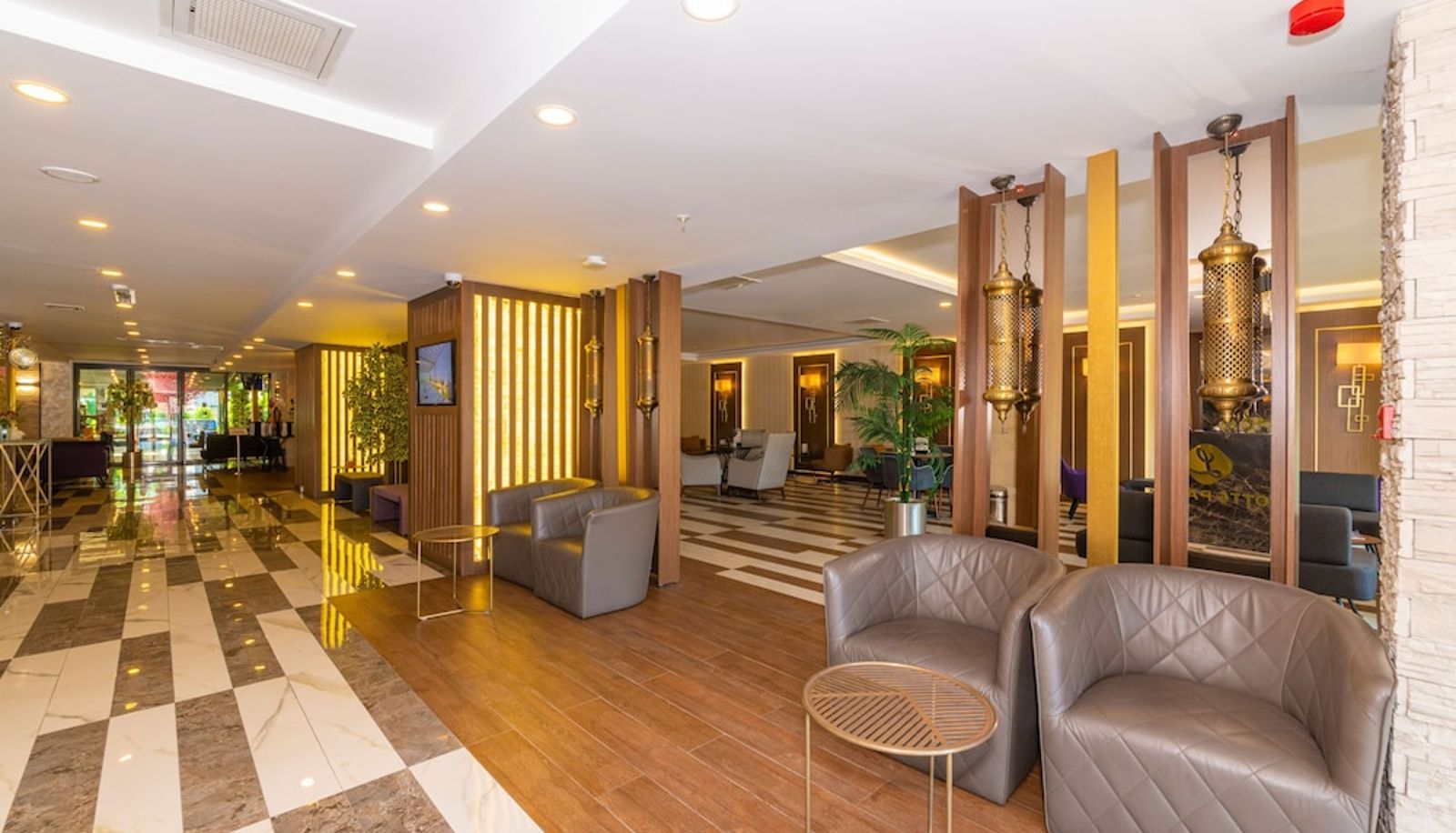 Hall - Land Park Hotel