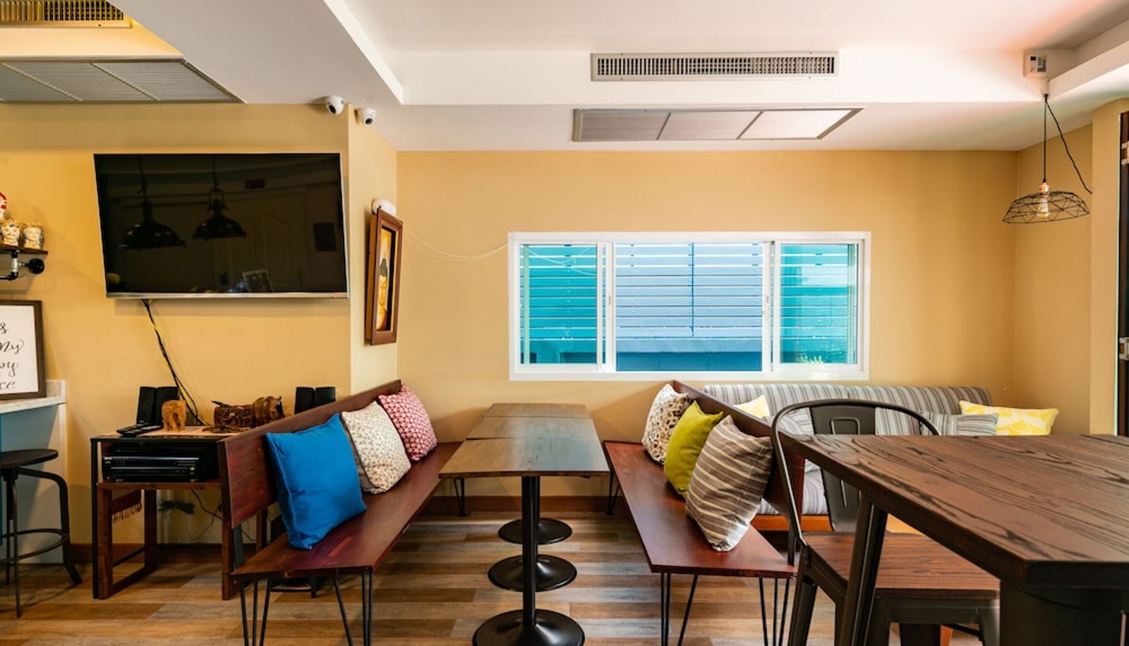 Restaurant - Maneeya Park Residence