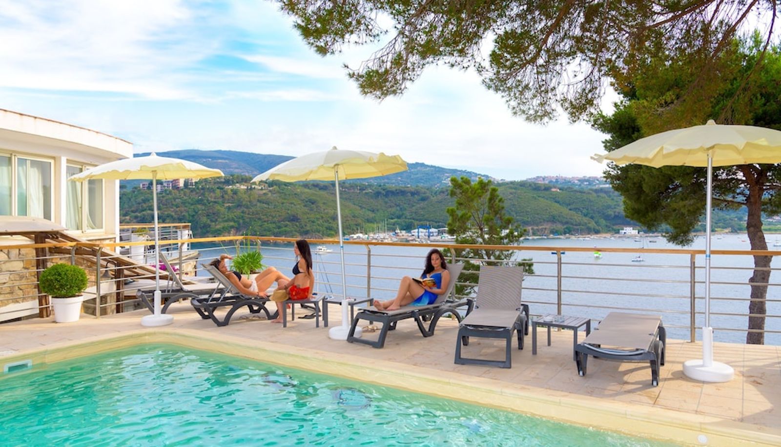 Piscina - Hotel Plaza