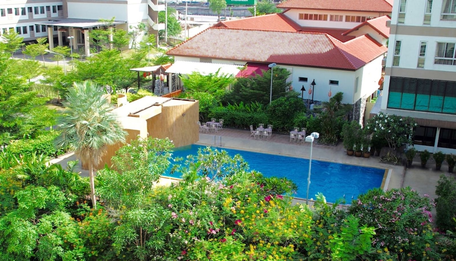 Basen - J Park Hotel