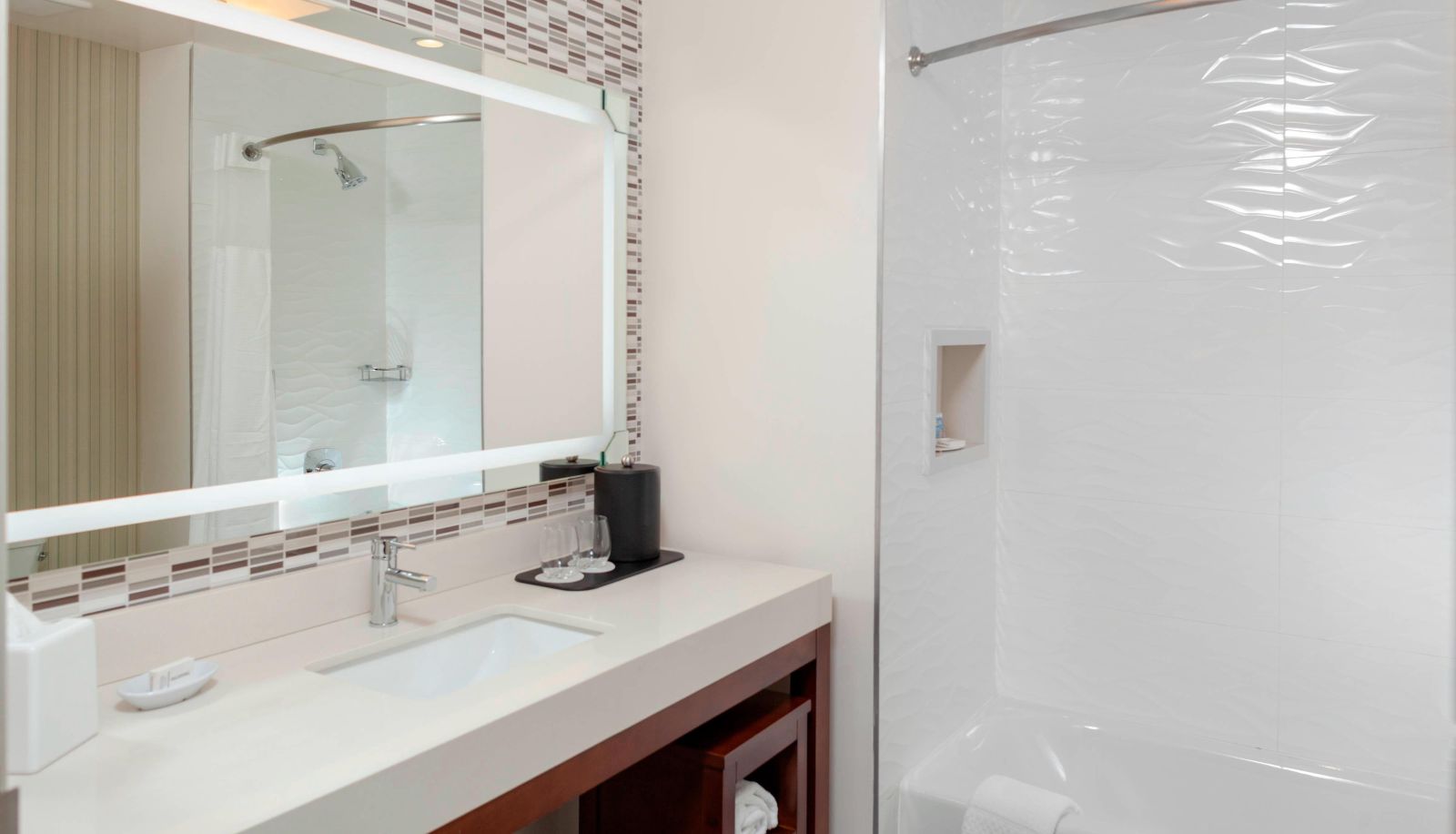 Room - Courtyard by Marriott DeLand Historic District