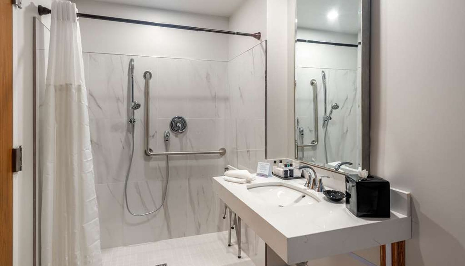 Room - The Courthouse Hotel an Ascend Collection Hotel